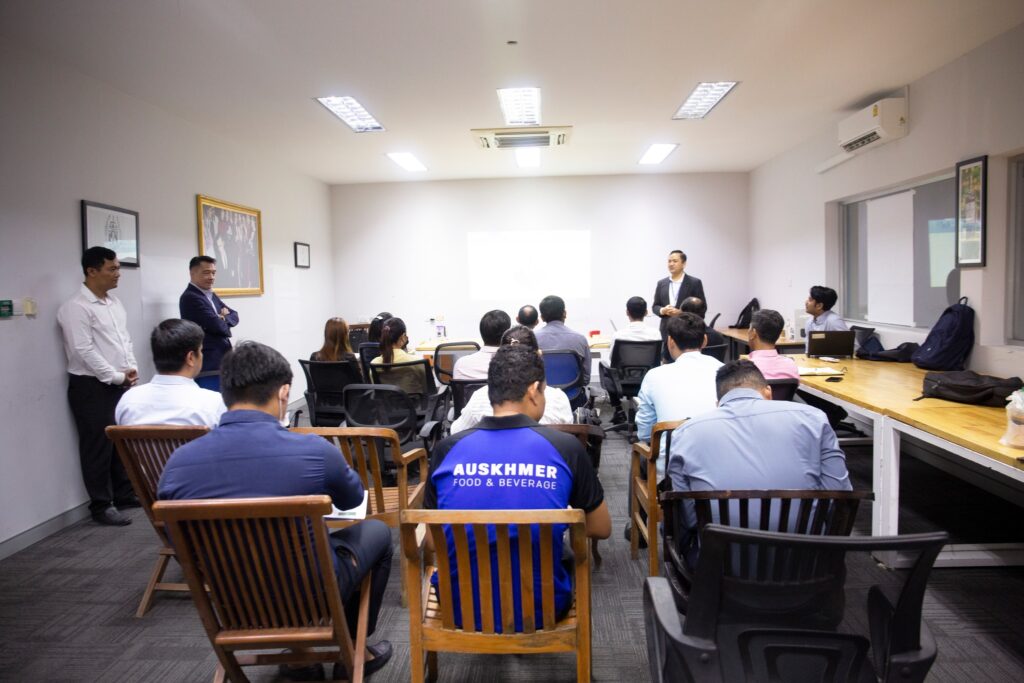 សកម្មភាព Training ដើម្បីចែករំលែកបទពិសោធន៍ និងអភិវឌ្ឈជំនាញ ដោយ Mr. Sayon Hem | Group HR Director